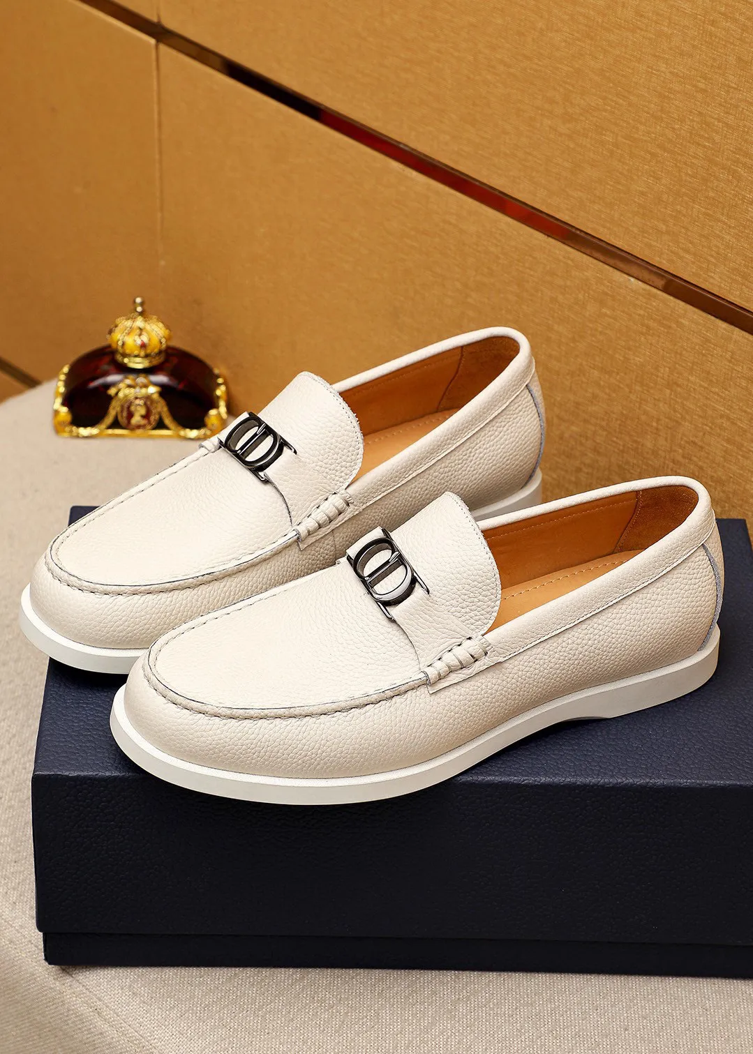 Men's shoes 💰480 💐Original packaging Product trademark: Dior "Dior" casual leather shoes Regular size: 38-44 (45.46.47🉑️Customized) Product materials: Selected Italian imported first-layer pebbled cowhide leather upper + luxury hardware buckle, imported water-dyed cowhide lining. Strong three-dimensional visual effect, original rubber outsole Color: 3⃣️colors available
